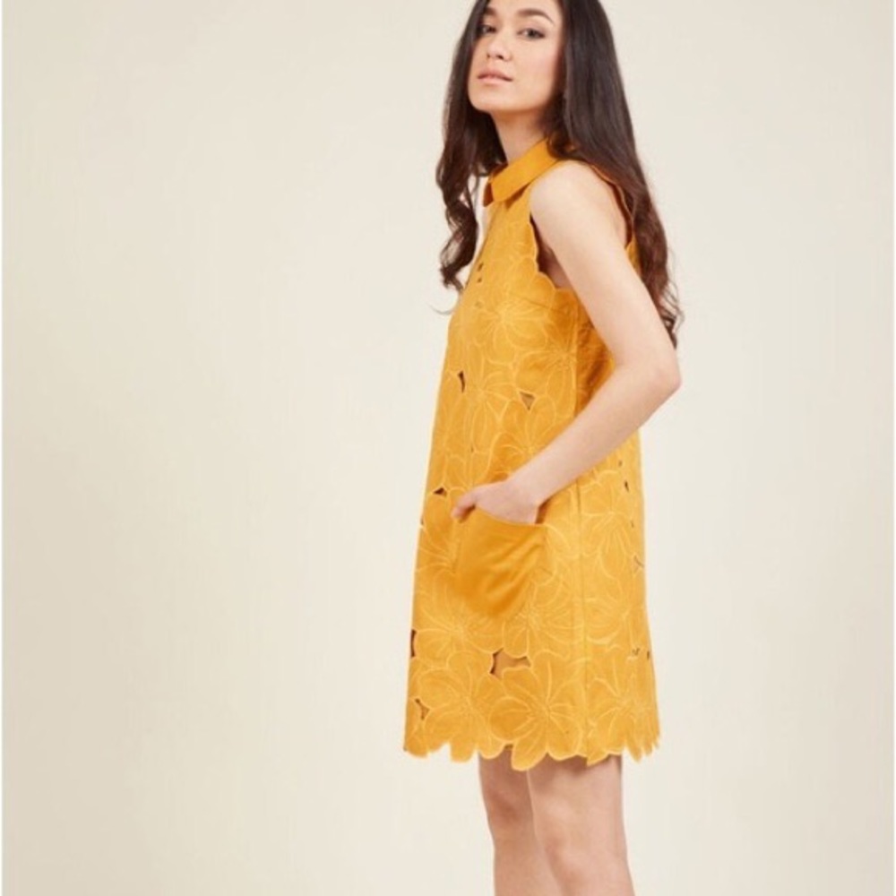 ModCloth: Fervour floral shift dress with pockets, gold (xl)